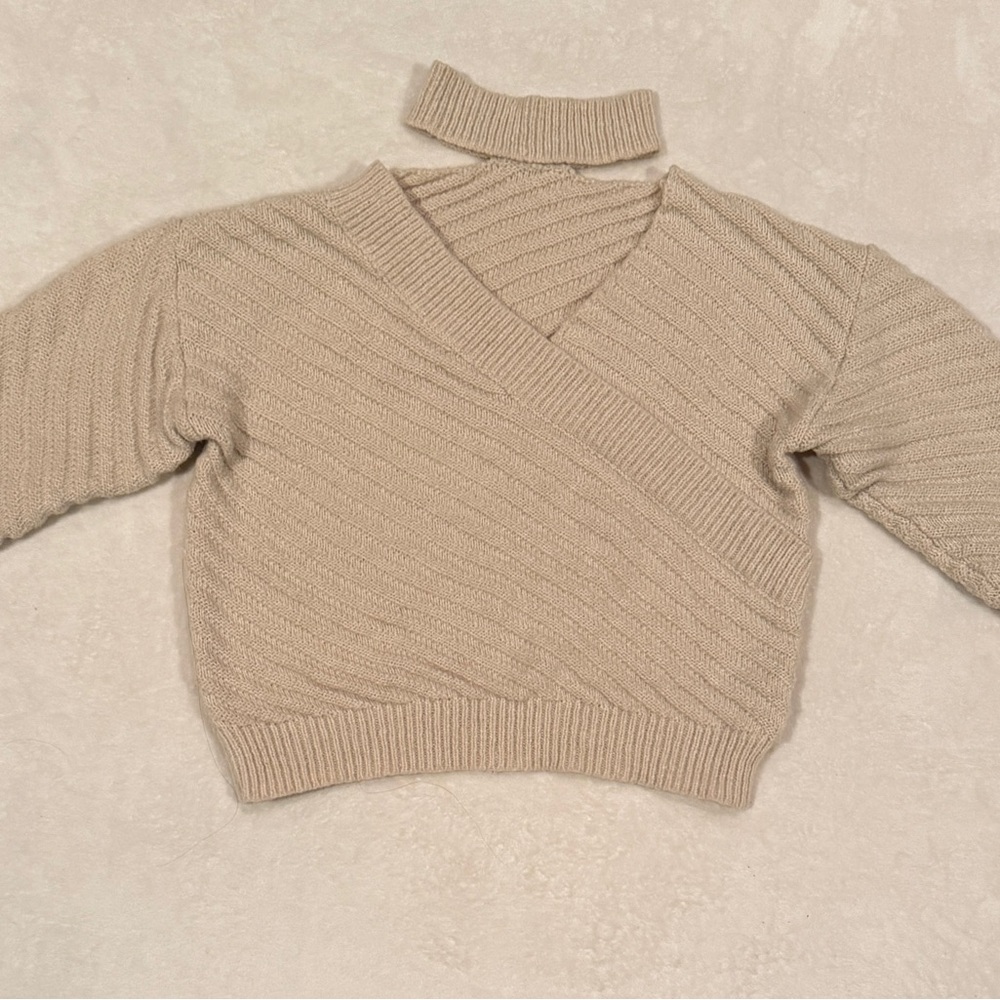 Small Women's Key Hole Beige Sweater